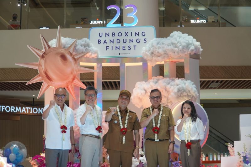 23 Paskal hadir dengan konsep modern dan dinamis yang tak hanya menjadi destinasi belanja, melainkan pusat gaya hidup masyarakat urban Bandung.