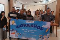 Forum OSIS Jawa Barat bekerja sama dengan Dinas Perlindungan Perempuan dan Anak (DPPA) Provinsi Jabar menggelar workshop iteratif yang diikuti puluhan pelajar dari berbagai sekolah. Acara berlangsung di salah satu kafe di Kota Bandung, Minggu (28/9/2025). 