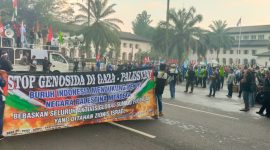 Buruh Jawa Barat Gelar Aksi Solidaritas Bela Palestina di Depan Gedung Sate,Jumat (10/10/2025).