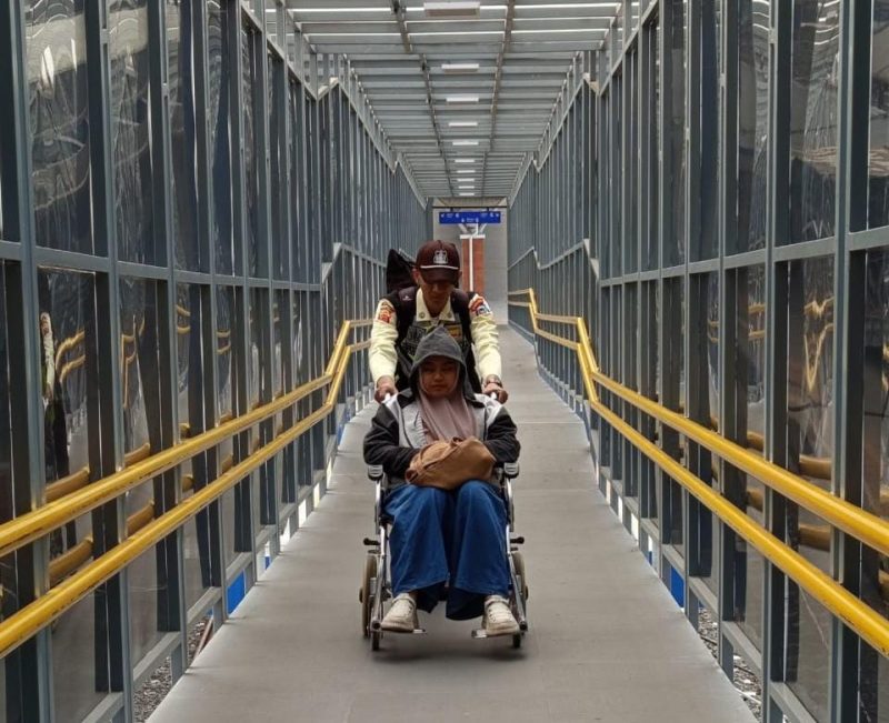 KAI Daop 2 Bandung Berkomitmen untuk Memberikan Layanan yang Setara kepada Konsumen.