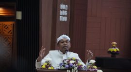 Gubernur Jawa Barat Dedi Mulyadi saat menghadiri Peringatan Hari Jadi ke-24 Kota Tasikmalaya, di Ruang Rapat Paripurna DPRD Kota Tasikmalaya, Jalan R.E. Martadinata, Jumat (17/10/2025).