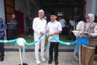 Gubernur Jawa Barat Dedi Mulyadi meresmikan fasilitas pengolahan limbah plastik di Hyundai Waste Recyling Center, Desa Wanajaya, Kecamatan Cibitung, Kabupaten Bekasi, Kamis (16/10/2025).