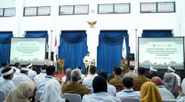 Gubernur Jawa Barat Dedi Mulyadi menghadiri Musyawarah Wilayah Dewan Koperasi Indonesia Wilayah (Dekopinwil) Jawa Barat di Aula Barat Gedung Sate, Jalan Diponegoro Nomor 22, Kota Bandung, Senin (20/10/2025).