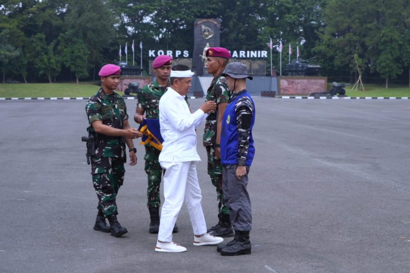 Gubernur Jawa Barat Dedi Mulyadi secara resmi membuka Pendidikan Karakter Gapura Panca Waluya Jabar Istimewa Batch VI Tahun 2025 di Kesatuan Marinir Cilandak, Jakarta Selatan, Selasa (21/10/2025).