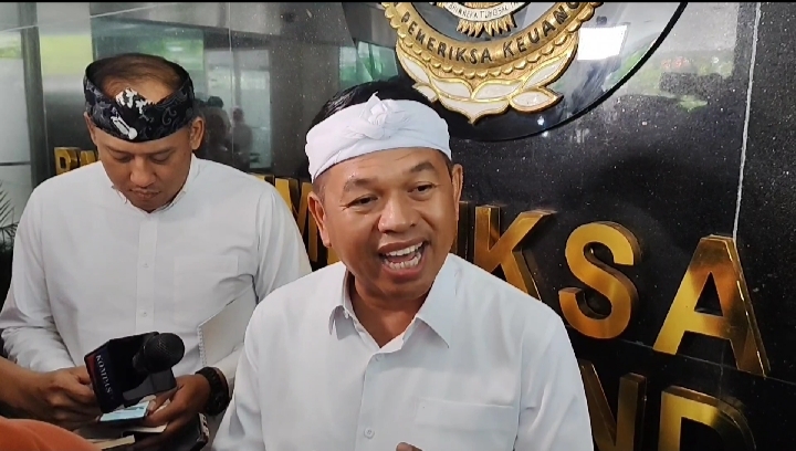 Gubernur Jawa Barat Dedi Mulyadi mengunjungi Kantor Badan Pemeriksa Keuangan (BPK) Perwakilan Provinsi Jawa Barat di Jalan Mohammad Toha, Kota Bandung, Jumat (24/10/2025).