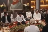 Gubernur KDM Bertakziah atas Wafatnya Istri Bupati Purwakarta
