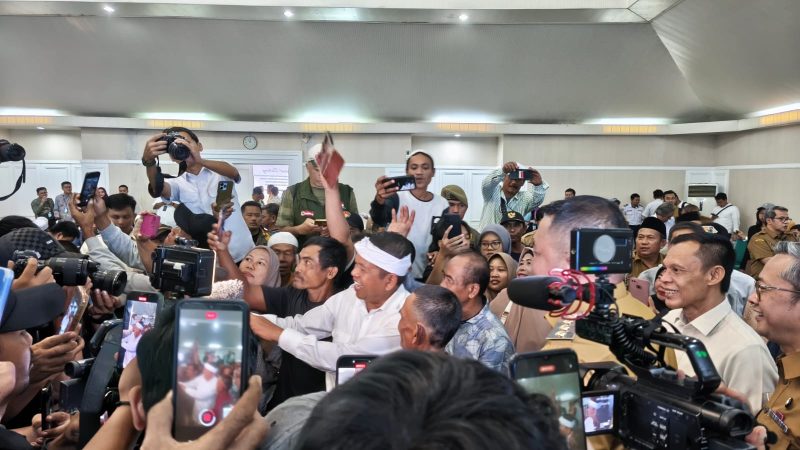 KDM pastikan bantuan Rp9 juta bagi pekerja tambang Parung Panjang disalurkan dua tahap.