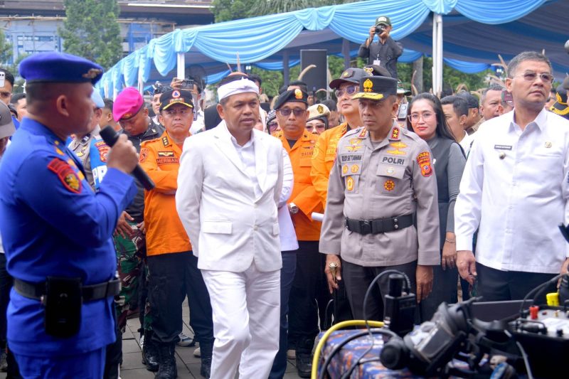 Gubernur Jawa Barat,Dedi Mulyadi saat Apel Siaga Tanggap Bencana Polda Jabar Tahun 2025, di Jalan Diponegoro, Kota Bandung, Rabu (5/11/2025).