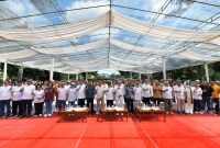 Pemerintah Daerah Provinsi (Pemdaprov) Jawa Barat (Jabar) dan pemerintah kabupaten/ kota bekerja sama dalam membiayai iuran BPJS Ketenagakerjaan bagi mereka.