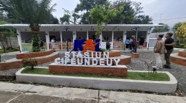 KAI Daop 2 Bandung tingkatkan ketertiban pelayanan di Stasiun dengan sediakan area kios khusus pedagang di Stasiun Cipendeuy.