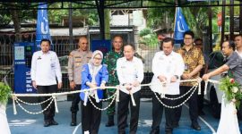 Kalapas Sukamiskin Fajar Nur Cahyo bersama Kepala Kantor Wilayah Ditjen Pemasyarakatan (Kakanwil Ditjenpas) Kusnali meresmikan SPKLU One Stop Service di area Lapas Sukamiskin, Kota Bandung.