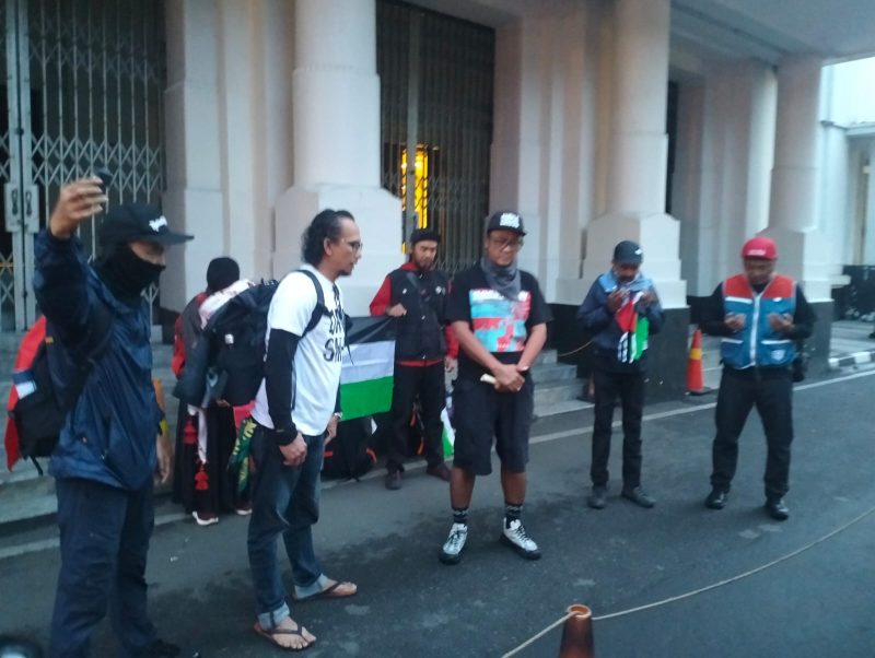 “Walk For Free Palestine”, 7 Pemuda Jalan dari Gedung Merdeka Kota Bandung Menuju Kedubes Palestina di Jakarta.