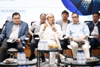 KDM saat Rapat Koordinasi Penataan Kawasan DAS serta Penataan Areal Marka Jalan Nasional dan Gerbang Tol di Wilayah Jawa Barat, di Ruang Rapat Lantai 3 Gedung Singaperbangsa, Kantor Bupati Karawang, Kamis (13/11/2025) sore. 