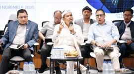 KDM saat Rapat Koordinasi Penataan Kawasan DAS serta Penataan Areal Marka Jalan Nasional dan Gerbang Tol di Wilayah Jawa Barat, di Ruang Rapat Lantai 3 Gedung Singaperbangsa, Kantor Bupati Karawang, Kamis (13/11/2025) sore. 