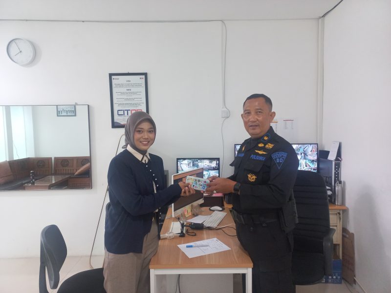KAI Daop 2 Bandung ingatkan pelanggan untuk selalu menjaga barang bawaannya.