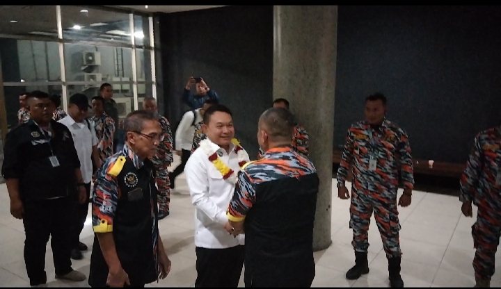 Penasehat Khusus Presiden Bidang Pertahanan Nasional dan mantan Kepala Staf TNI Angkatan Darat Jenderal (Purnawirwan) Dudung Abdurachman,saat menghadiri Rakernas GMBI di Kota Bandung (10/11/2025).