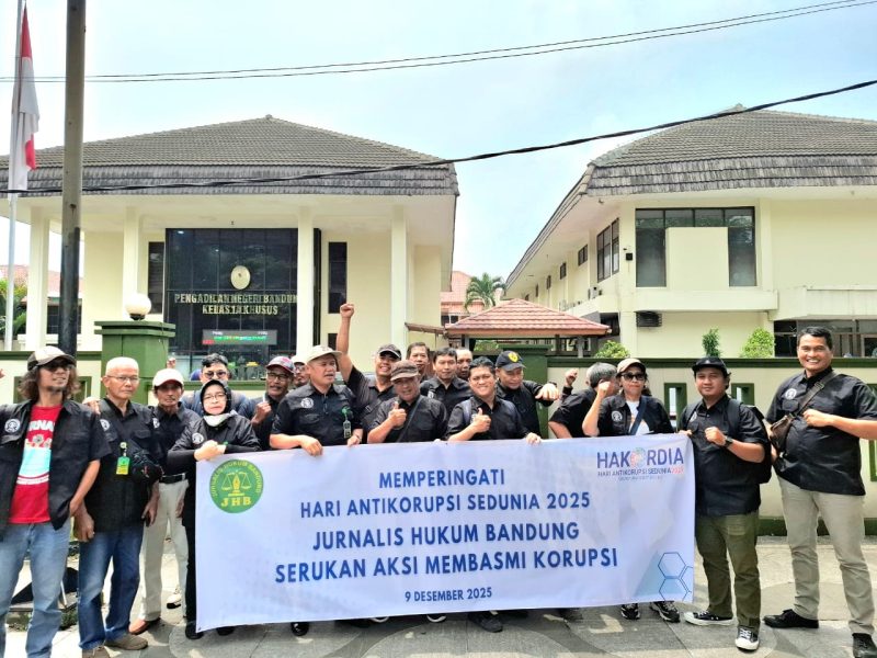 Jurnalis Hukum Bandung tegaskan dukungan penuh pemberantasan korupsi tanpa tebang pilih
dalam rangka memperingati Hari Anti Korupsi Sedunia,pada Selasa 9 Desember 2025.