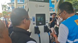 Menjelang libur Natal dan tahun baru,PT Perusahaan Listrik Negara (PLN) meresmikan Stasiun Pengisian Kendaraan Listrik Umum (SPKLU) Center UP3 Bandung,pada hari Selasa (16/12/2025).