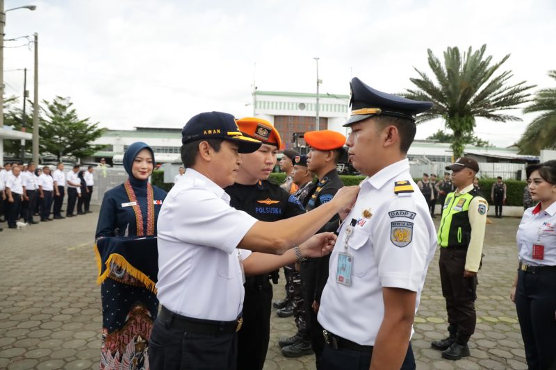 PT Kereta Api Indonesia (Persero) Daerah Operasi 2 Bandung melaksanakan Apel Gelar Pasukan di halaman Stasiun Bandung, Kamis (18/12).