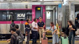 PT Kereta Api Indonesia (Persero) Daerah Operasi 2 Bandung mencatat tingginya volume pelanggan kereta api yang tiba di berbagai stasiun wilayah Daop 2 Bandung selama 7 hari pelayanan menjelang libur Hari Raya Natal.