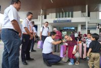 Direktur Utama PT Kereta Api Indonesia (Persero) Bobby Rasyidin melakukan peninjauan Posko Angkutan Natal 2025 dan Tahun Baru 2026 (Nataru) di Stasiun Bandung, Stasiun Kiaracondong, dan Stasiun Tasikmalaya.