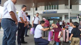 Direktur Utama PT Kereta Api Indonesia (Persero) Bobby Rasyidin melakukan peninjauan Posko Angkutan Natal 2025 dan Tahun Baru 2026 (Nataru) di Stasiun Bandung, Stasiun Kiaracondong, dan Stasiun Tasikmalaya.