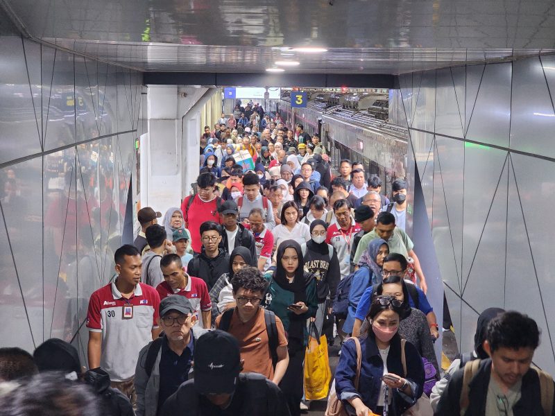 KAI Daop 2 Bandung catat 48 Ribu pelanggan KA jarak jauh pada Minggu, 28 Desember 2025,jumlah tersebut sementara adalah yang tertinggi selama angkutan Nataru.