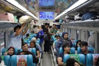 PT Kereta Api Indonesia (Persero) Daerah Operasi 2 Bandung mencatat keberhasilan dalam penyelenggaraan Angkutan Natal 2025 dan Tahun Baru 2026 (Nataru). 