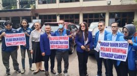 DPC Peradi Kota Bandung desak polisi tahan pelaku penganiayaan Sandy Prananta anggota Peradi.