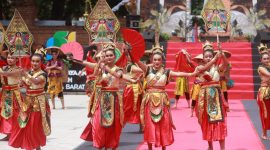 Pemerintah Provinsi Jawa Barat Melalui Dinas Pariwisata dan Kebudayaan Provinsi Jawa Barat telah menggelar Pekan Kebudayaan Daerah Provinsi Jawa Barat tahun 2025 yang mengusung tema “Mapag Pajajaran Anyar: Caruban Nagari Pangripta Budaya” di Alun-alun Sangkala Buana Kota Cirebon.