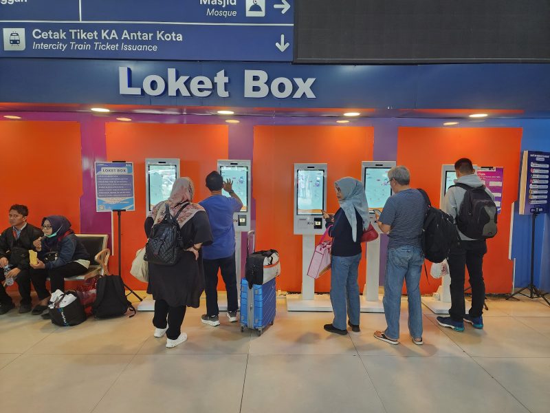 Jalur rel di wilayah Daop 4 Semarang dan Daop 1 Jakarta berangsur pulih, KAI Daop 2 Bandung lakukan penyesuaian operasional.