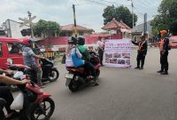 KAI Daop 2 Bandung himbau masyarakat tertib berlalu lintas di perlintasan sebidang.