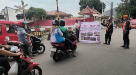 KAI Daop 2 Bandung himbau masyarakat tertib berlalu lintas di perlintasan sebidang.