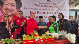 HUT ke-79 Megawati Soekarnoputri, PDI Perjuangan Jabar rayakan dengan 'Jumat Berkah Masagi' bersama wong cilik di Kota Bandung,Jumat (23/01/2026).