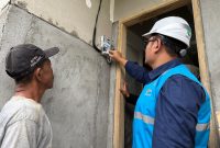 Melalui program Light Up The Dream, PLN memberikan sambungan listrik gratis kepada warga terdampak bencana longsor di Kecamatan Arjasari, Kabupaten Bandung, pada Jumat (23/1/2025).