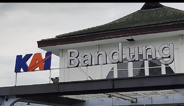 Libur Isra Mi’raj 2026, KAI Daop 2 Bandung layani lebih dari 58 ribu pelanggan,okupansi capai 72,4 persen.