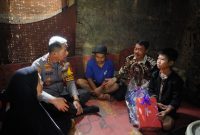 Mimpi Pak Enjang jadi yyata, Kapolresta Bandung bedah rumah tak layak huni di Arjasari.