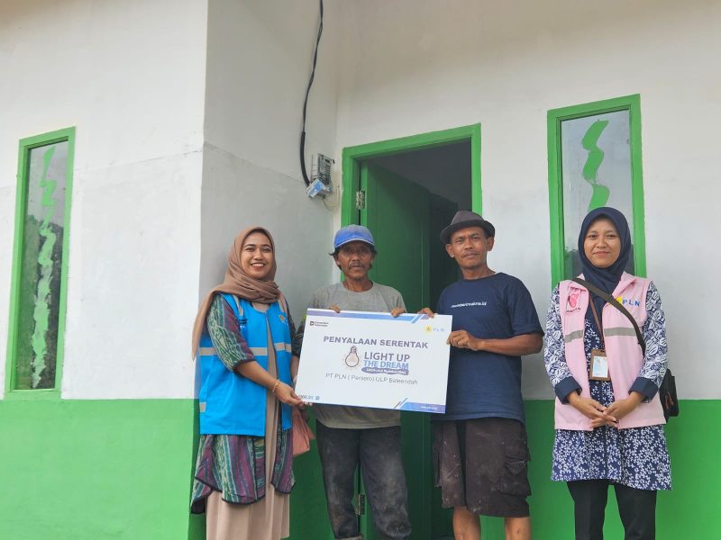 Melalui program Light Up The Dream (LUTD), PT PLN (Persero) Unit Pelaksana Pelayanan Pelanggan (UP3) Majalaya menghadirkan sambungan listrik gratis bagi warga prasejahtera, termasuk para penyintas bencana longsor.
