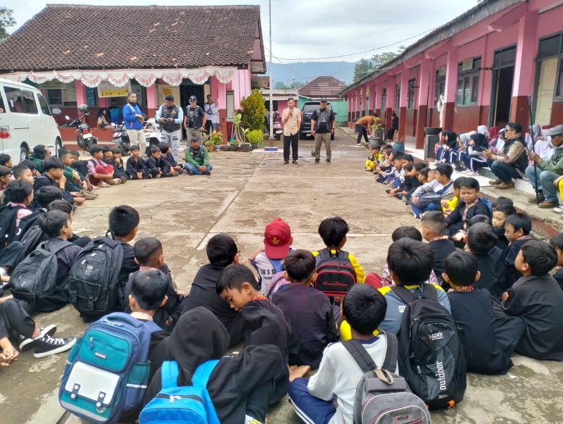 Reborn Indonesia saat menggelar aksi kemanusiaan di SDN 3 Sindangsuka,Kec.Cibatu, Kabupaten Garut,Kamis (26/02/2026).