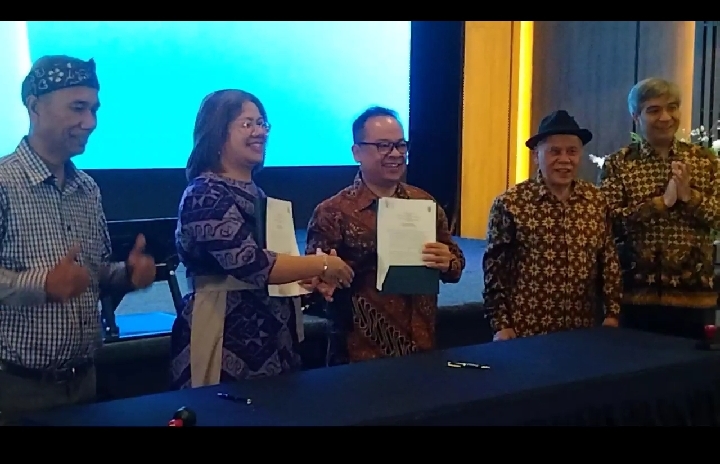 Persatuan Intelegensia Kristen Indonesia (PIKI) bersama Institut Teknologi Harapan Bangsa (ITHB) melakukan penandatanganan Nota Kesepahaman (MoU) Riset dan Pendidikan Karakter di kampus Institut Tekhnologi Harapan Bangsa (ITHB),jalan Tengku Umar,Kota Bandung,pada Rabu (4/2/2026).