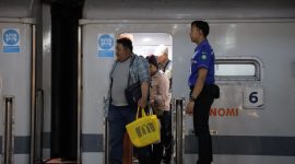 Empat KA jarak jauh Daop 2 Bandung jadi primadona mudik dan balik lebaran 2026, okupansi tembus lebih dari 100 persen.