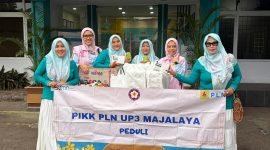 Srikandi dan PIKK PLN UP3 Majalaya tebar berkah Ramadan lewat aksi berbagi takjil.