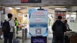 KAI Daop 2 Bandung himbau pelanggan datang lebih awal ke stasiun, khusus stasiun Bandung dan stasiun Kiaracondong boarding ditutup 5 menit sebelum jam keberangkatan KA.