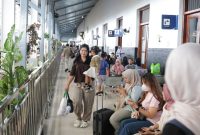 Suasana pada H-5 Lebaran 2026 di stasiun Tasikmalaya.