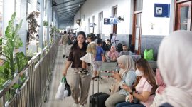 Suasana pada H-5 Lebaran 2026 di stasiun Tasikmalaya.