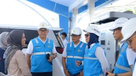 Menjelang arus mudik Idulfitri 1447 Hijriah, Direktur Distribusi PT PLN (Persero), Arsyadany Ghana Akmalaputri, melakukan peninjauan langsung kesiapan Stasiun Pengisian Kendaraan Listrik Umum (SPKLU) di jalur Tol Trans Jawa, tepatnya di Rest Area KM 102A dan Rest Area KM 228A pada Senin (16/3).