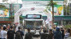 Pemimpin Wilayah Pegadaian Kanwil X Jawa Barat, Eko Supriyanto, melepas pemberangkatan Bus mudik gratis yang di sediakan untuk masyarakat 