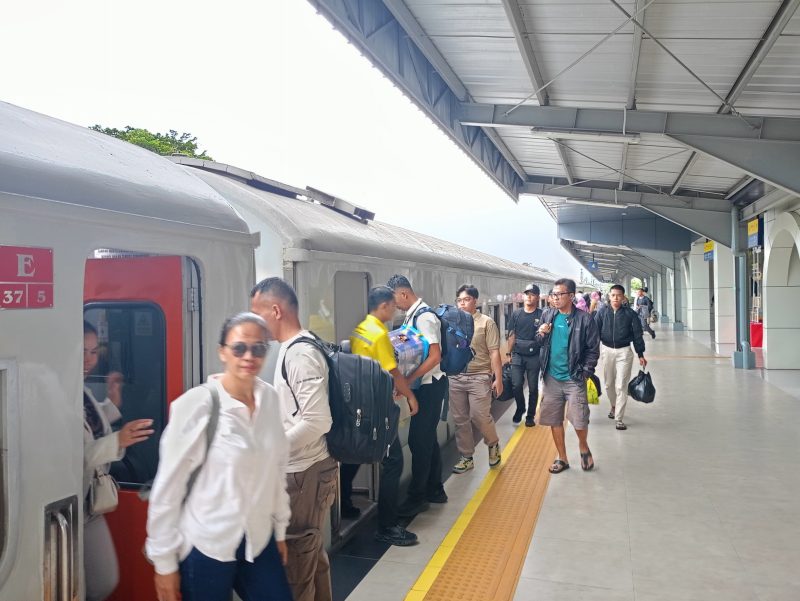 Suasana di Stasiun Cimahi pada masa Angkutan Lebaran 2026.