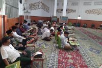 Keterangan foto: puluhan warga binaan di lapas Sukamiskin Bandung saat mengikuti program unggulan ramadhan 