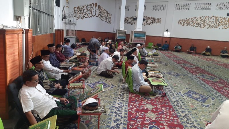 Keterangan foto: puluhan warga binaan di lapas Sukamiskin Bandung saat mengikuti program unggulan ramadhan